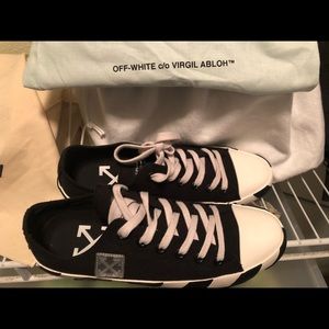 Off-White Stripe Low Sneaker